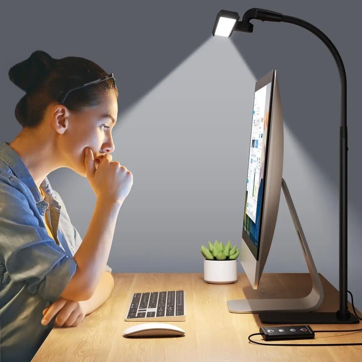 Stilfuld LED-bordlampe med fleksibel hals og justerbar lysstyrke
