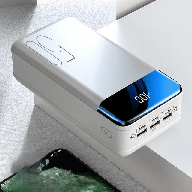Kraftfull 50 000 mAh powerbank – snabbladdning för alla enheter